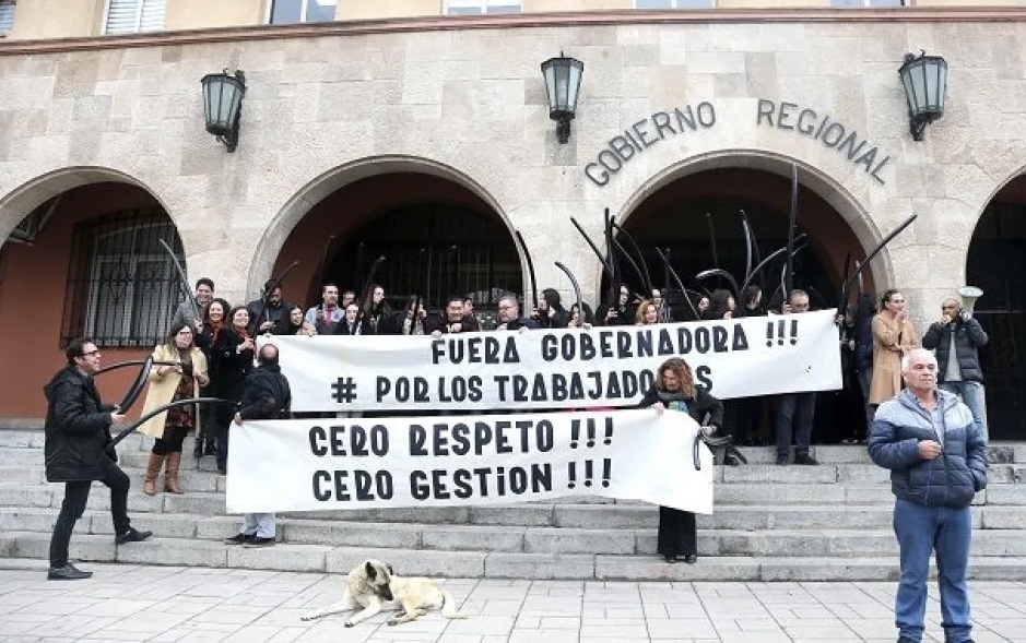 Renuncie, hágalo por la región